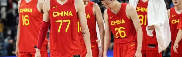 开云体育官网-【特写】中国男篮，又一个荒唐的夜晚